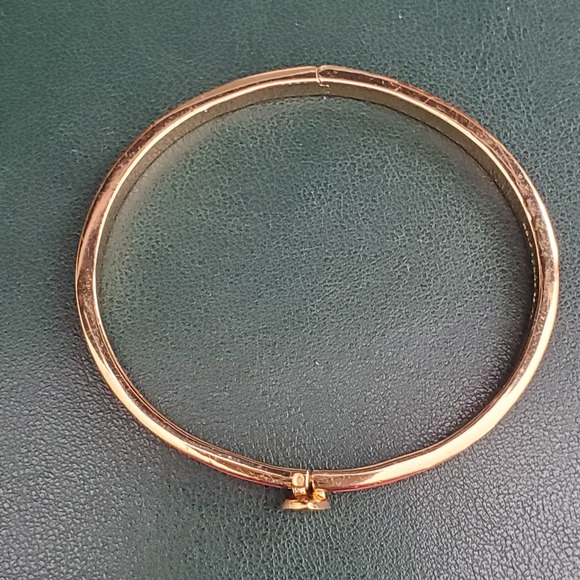Kate Spade Everyday Spade Narrow Hinged Bangle Coral Enamel Gold Plate Signed - Picture 8 of 11